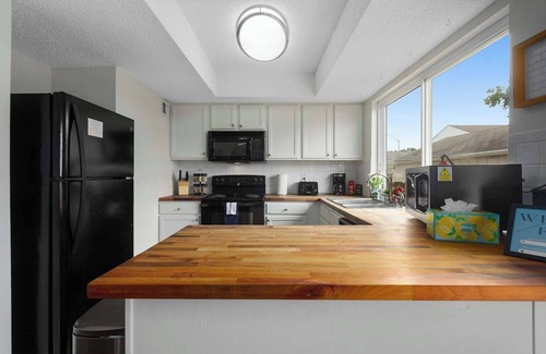 Grandview House | Cozy TownHome Renovated & Mins from KC Attractions