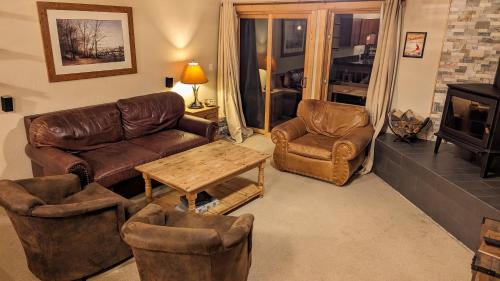Warrior's Mark House | Cozy Townhouse on the main bus line