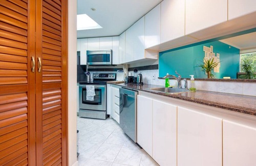 Downtown Vancouver Condo | Cozy Treehouse at Burrard (1 Bedroom Condo)