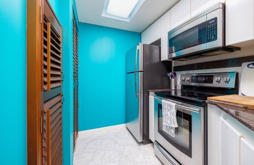 Downtown Vancouver Condo | Cozy Treehouse at Burrard (1 Bedroom Condo)