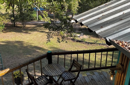 Willis House | Cozy Treehouse on Lake Conroe w/firepit/kayaks