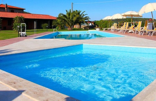 Puntone di Scarlino Apartment | Cozy Tuscan apartment with pool by the sea!