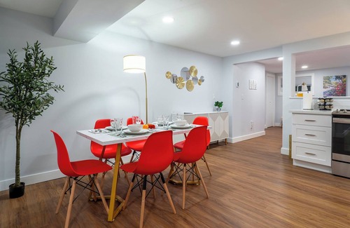 Downtown Seattle Apartment | Cozy Two Bedroom Apt - Arboretum/Montlake, UW, Husky Stadium, UWMC, Madison Park