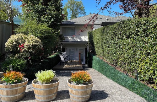 Downtown Seattle Apartment | Cozy Two Bedroom Apt - Arboretum/Montlake, UW, Husky Stadium, UWMC, Madison Park