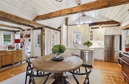 Wayzata House | Cozy two-bedroom cottage - five minutes walk to Wayzata and Lake Minnetonka