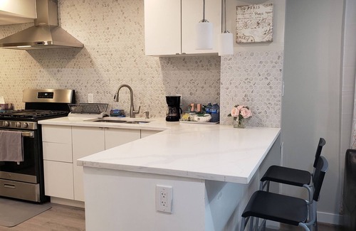 Southwest Edmonton Apartment | Cozy Two bedroom suite, 10mins from the Airport and major Edmonton Shopping mall