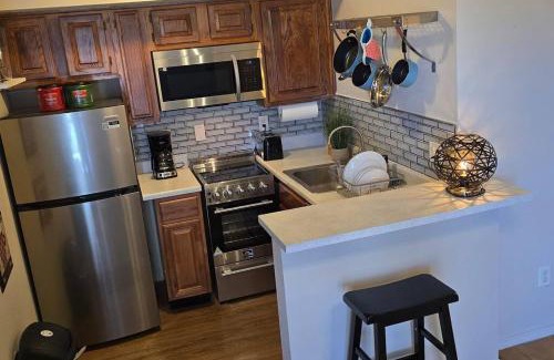 Oklahoma City Apartment | Cozy Updated Cove of Heaven, 5mins to Lake Hefner!