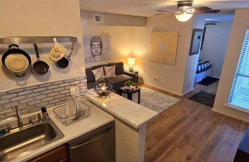 Oklahoma City Apartment | Cozy Updated Cove of Heaven, 5mins to Lake Hefner!