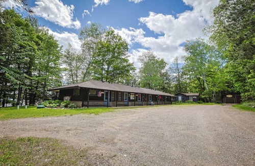 Presque Isle Apartment | Cozy Updated Lakeside Retreat W/Full Kitchenette