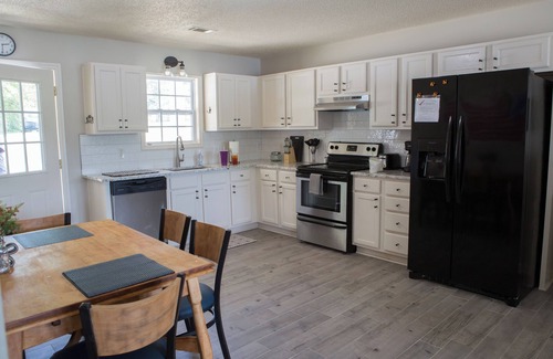 Lake Oconee Cottage | Cozy updated waterfront cottage/duplex on Lake Oconee.