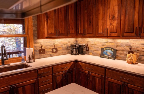 Wilburn Cabin | Cozy, upscale cabin with best view and fishing on the river!
