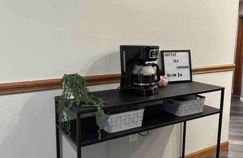 Houston Apartment | Cozy Upstairs Apartment -centrally located near Troy, Piqua, and Greenville.