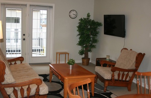 Lethbridge Condo | Cozy upstairs condo with lots of light & full office space 5mins to University