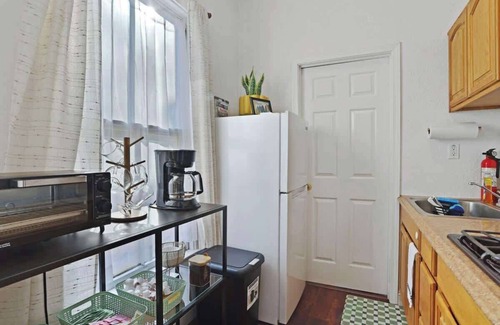 Alkali Flat Apartment | Cozy Upstairs Studio Near Downtown and the River
