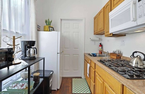 Alkali Flat Apartment | Cozy Upstairs Studio Near Downtown and the River