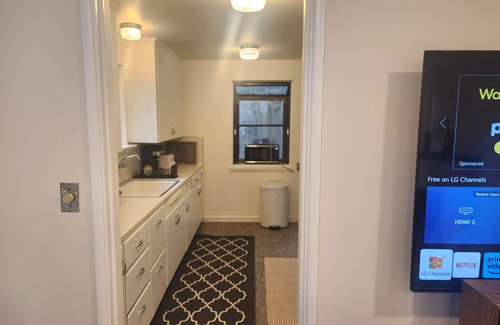 Leschi House | Cozy urban retreat overlooking Lake Washington!