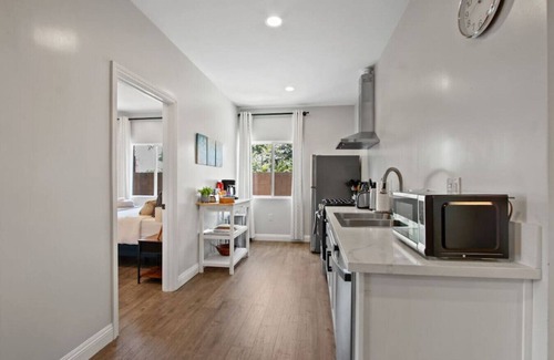 Azusa House | Cozy Urban Retreat: with King and Queen Beds, 1.5 Baths, Well-Equipped Kitchen, Private Backyard, and a Designated Parking Space.