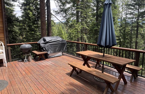 Lake Almanor Country Club Cabin | Cozy Cabin on over 1 acre. 5 min. to lake, close to Mt Lassen. DOGS WELCOME!