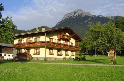 Kernhof Apartment | Cozy vacation apartment with large balcony (pets allowed)