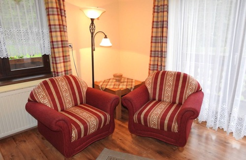Kernhof Apartment | Cozy vacation apartment with large balcony (pets allowed)