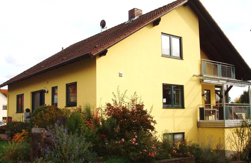 Großeibstadt Apartment | Cozy vacation apartment (70sqm) with large garden