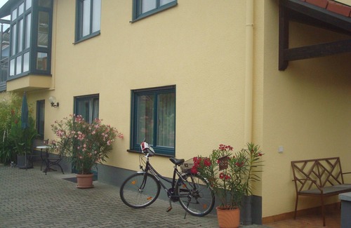 Großeibstadt Apartment | Cozy vacation apartment (70sqm) with large garden