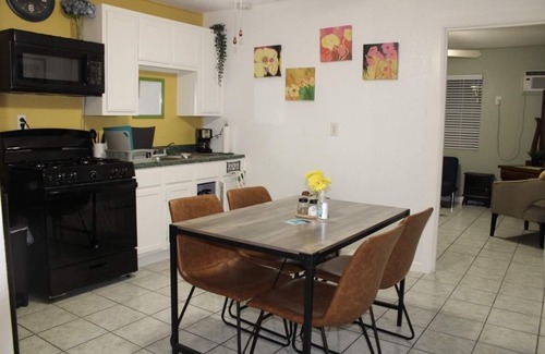 Southtown Villa | Cozy Villa 10 minutes walk to riverwalk, Hemispher park and convenstion center.