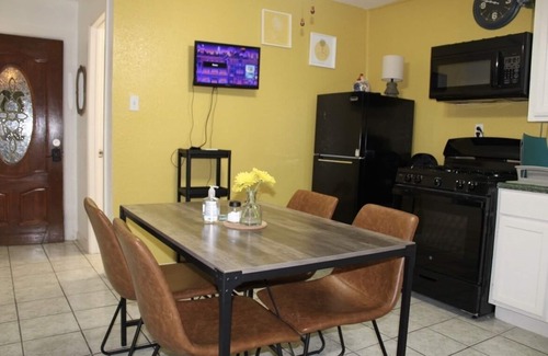 Southtown Villa | Cozy Villa 10 minutes walk to riverwalk, Hemispher park and convenstion center.