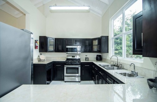 Montego Bay House | Cozy Villa in Montego Bay