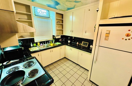 McAllen House | Cozy, Vintage Casita in The Heart of McAllen, Texas