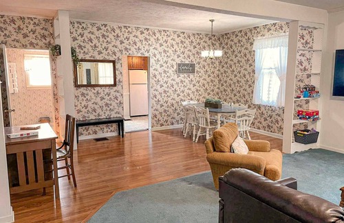 Fulda House | Cozy Vintage House. Home in Fulda, Indiana