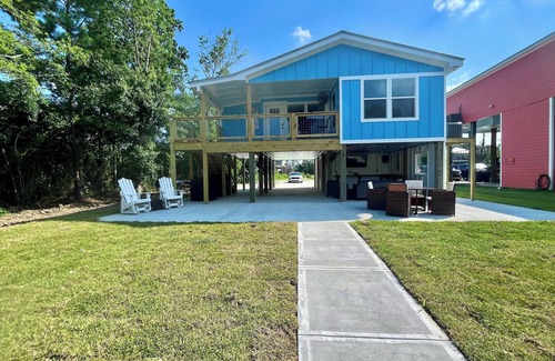 Shoreline Park House | Cozy water front home with a swimming pool near beaches and Old Town BSL!