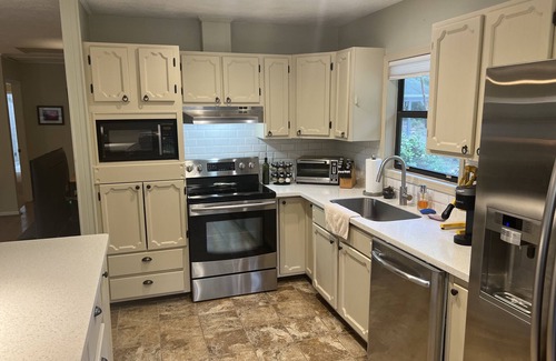Monticello House | Cozy Waterfront Bungalow w/Boat Dock & Fire Pit Perfect for the Weekend or Week