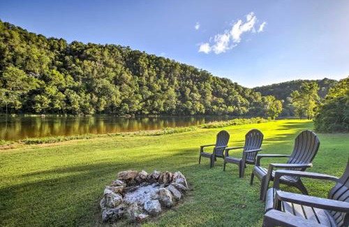 Cotter House | Cozy Waterfront Cottage with Deck on White River!