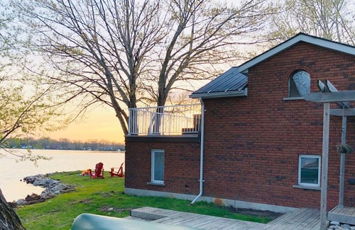 Orillia House | Cozy waterfront house on lake Simcoe, 3 minutes from downtown Orillia