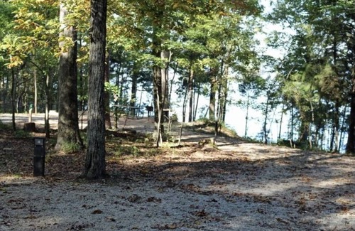 Modoc RV Rental | Cozy Waterfront RV Site for Masters Week
