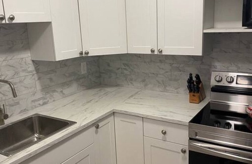 Riverside Park Apartment | Cozy waterfront studio with full kitchen