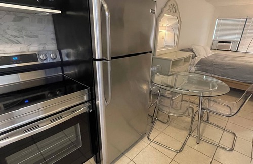 Riverside Park Apartment | Cozy waterfront studio with full kitchen