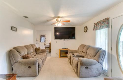 Waycross House | Cozy Waycross House with Yard and Screened Patio!