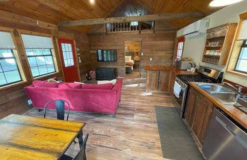Austin Cabin | Cozy, west Austin cabin near Lake Austin, & within 15 miles of downtown