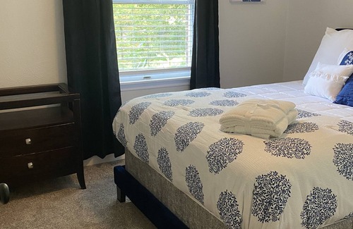 Cape Girardeau House | Cozy Westend 4 queen beds, clean, quiet with a walk out basement