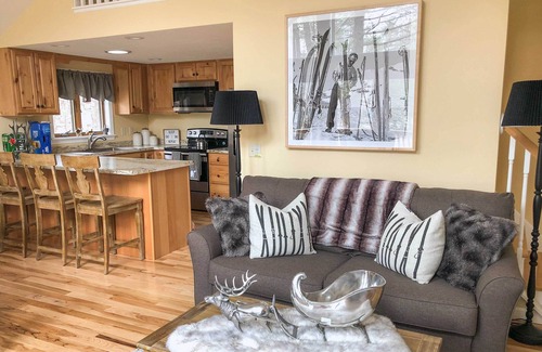 Bartlett House | Cozy White Mtn Hideaway ~ 4 Mi to Hiking & Skiing!