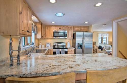 Bartlett House | Cozy White Mtn Hideaway ~ 4 Mi to Hiking & Skiing!