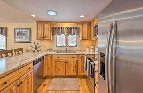 Bartlett House | Cozy White Mtn Hideaway ~ 4 Mi to Hiking & Skiing!
