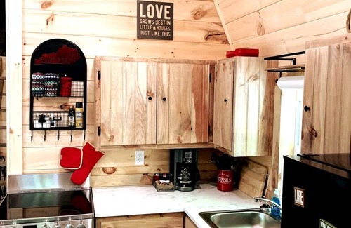 Primrose Cabin | Cozy Wooded Cabin in the Heart of RRG!