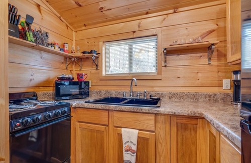 Butler Cabin | Cozy Wooded Cabin with Lake Views-Nature Retreat!