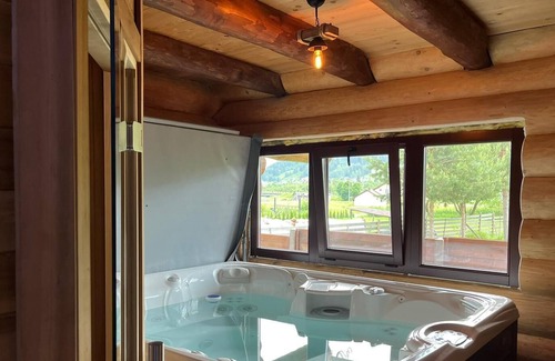 Vatra Dornei Ski Chalet | Cozy wooden chalet with Jacuzzi and Sauna