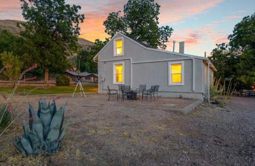 La Verkin House | Cozy Zion farmhouse, cool or hot swim spa, fireplace & firepit