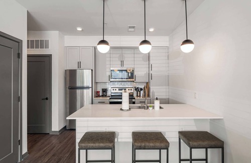 Indianapolis Apartment | CozySuites at AYR