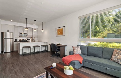 Indianapolis Apartment | CozySuites at AYR
